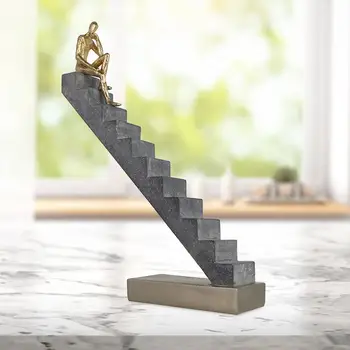 Фигурка мислител Герой от смола са подбрани Статуетка Художествена Фигурка за изкачване на стълби за офис, кабинет, украса за домашно студио