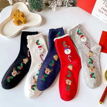 Червени памучни чорапи до средата на прасците за фестивала на Дядо Коледа за есента и зимата