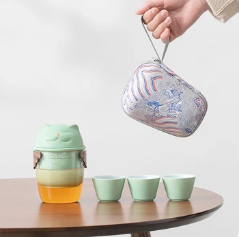 Чайник от устойчиви на топлина стъкло и керамика с 3 чаши, преносими чай, определени със сладък котка